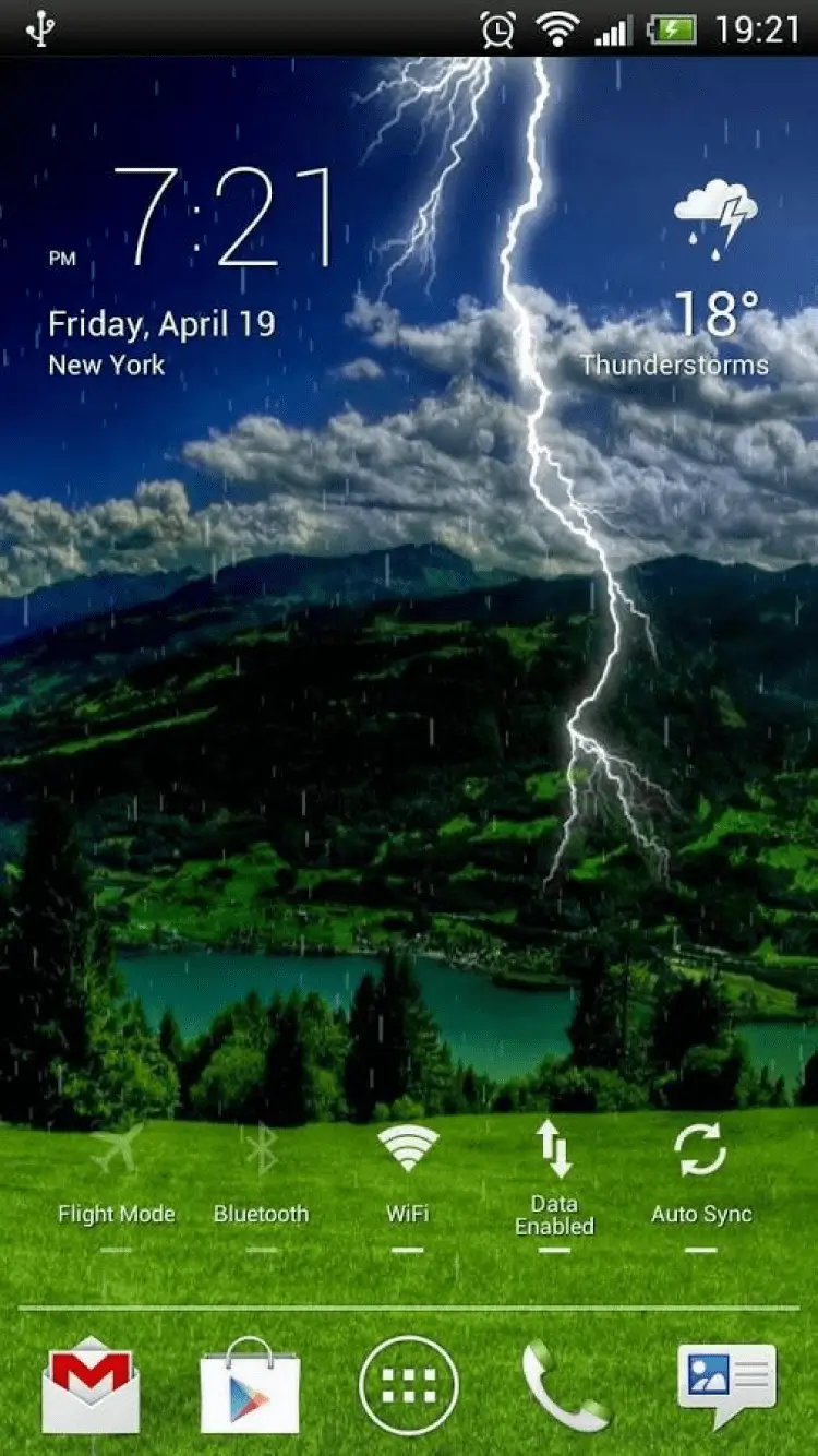 Установить на экран смартфона. Заставка погода. Живые обои погода на телефон. Заставку на главный экран с часами и погодой. Живые обои на главный экран с погодой.
