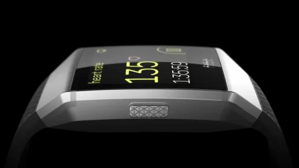 Первые умные часы от Fitbit представлены официально
