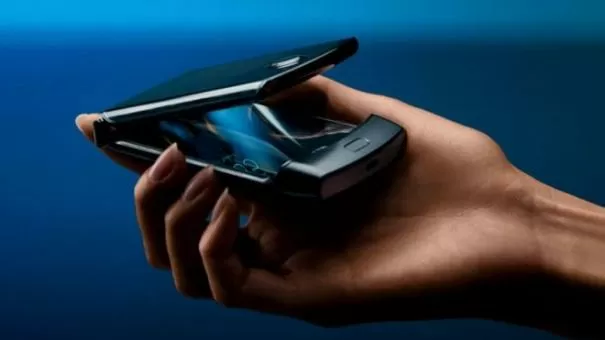 Новая раскладушка Motorola RAZR получила гибкий экран