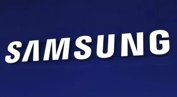 Samsung нашла способ избавиться от "моноброви" на смартфонах