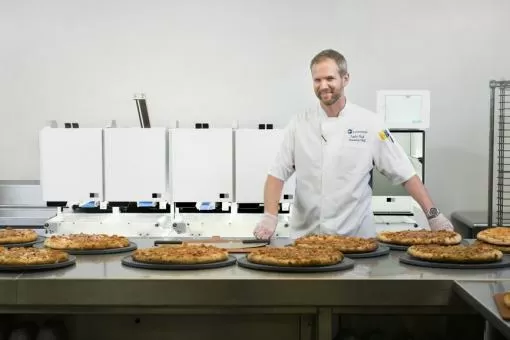Робот накормит всех пиццей на CES 2020